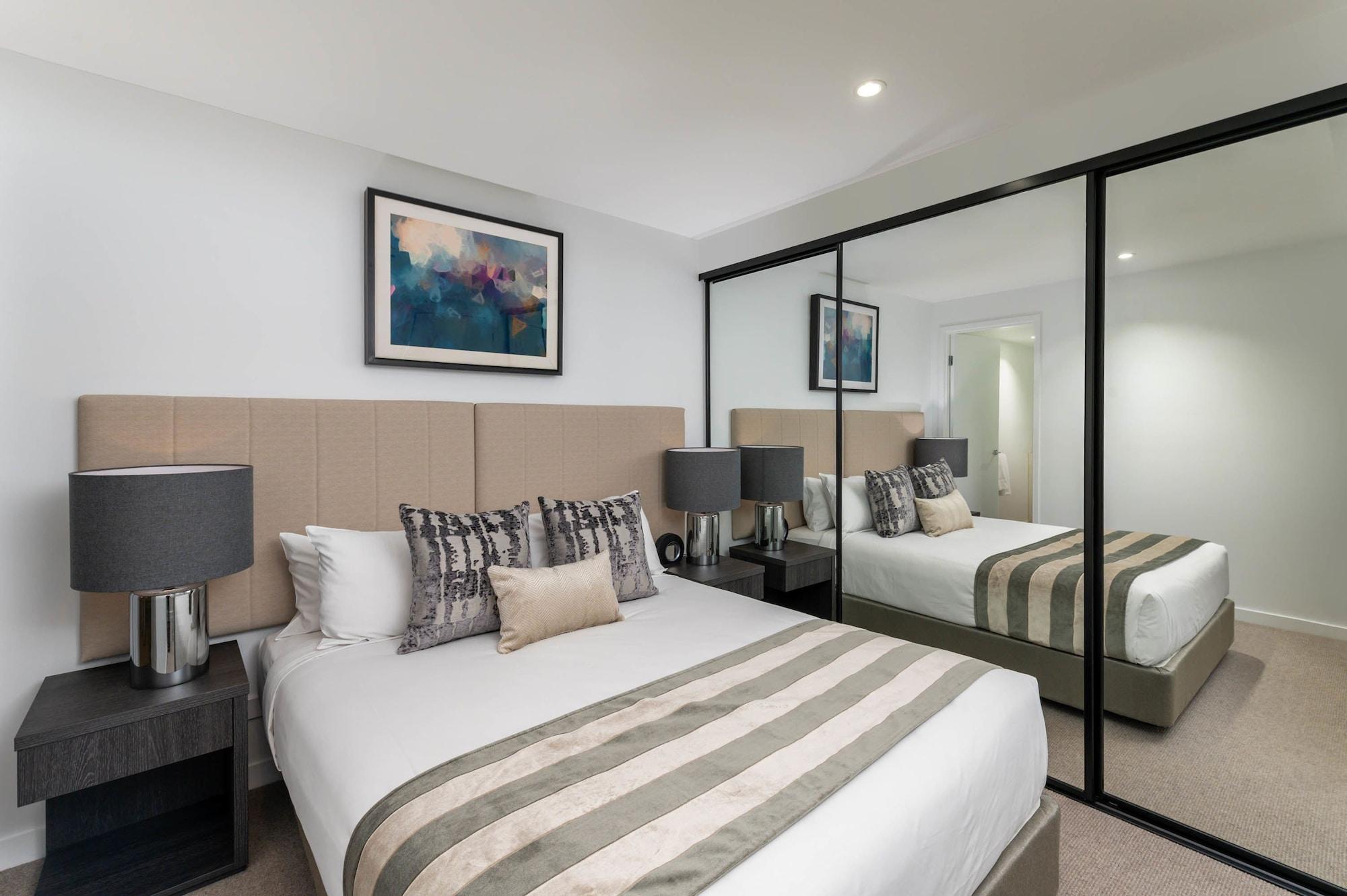 Fv By Peppers Aparthotel Brisbane Kültér fotó A bedroom at the hotel