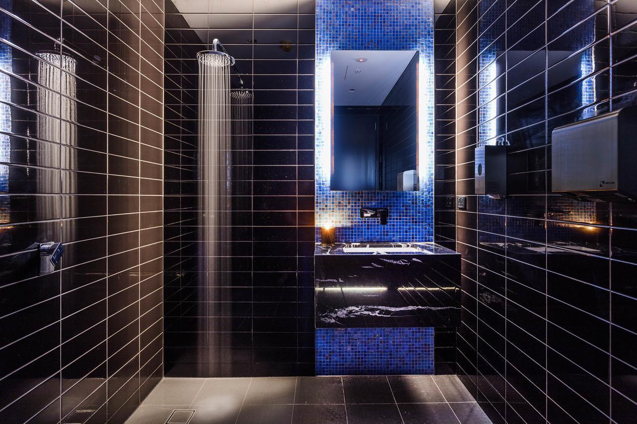 Fv By Peppers Aparthotel Brisbane Kültér fotó Bathroom