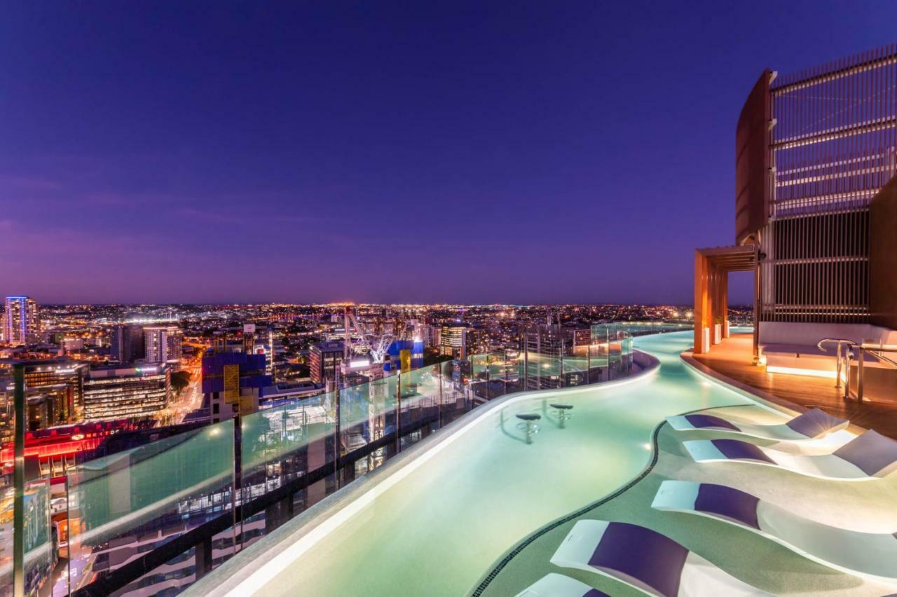 Fv By Peppers Aparthotel Brisbane Kültér fotó Skyline rooftop pool