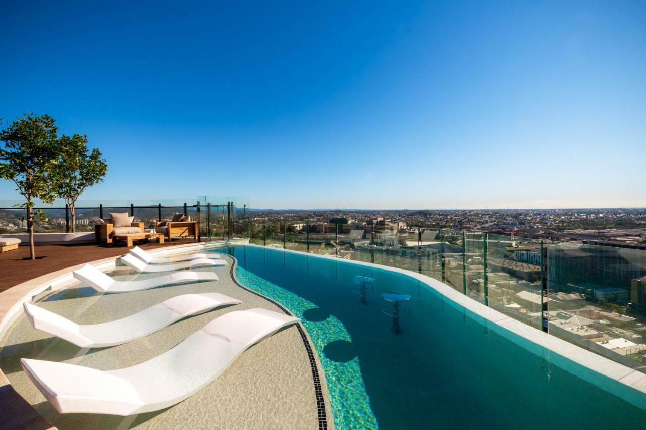 Fv By Peppers Aparthotel Brisbane Kültér fotó Skyline Residences rooftop pool