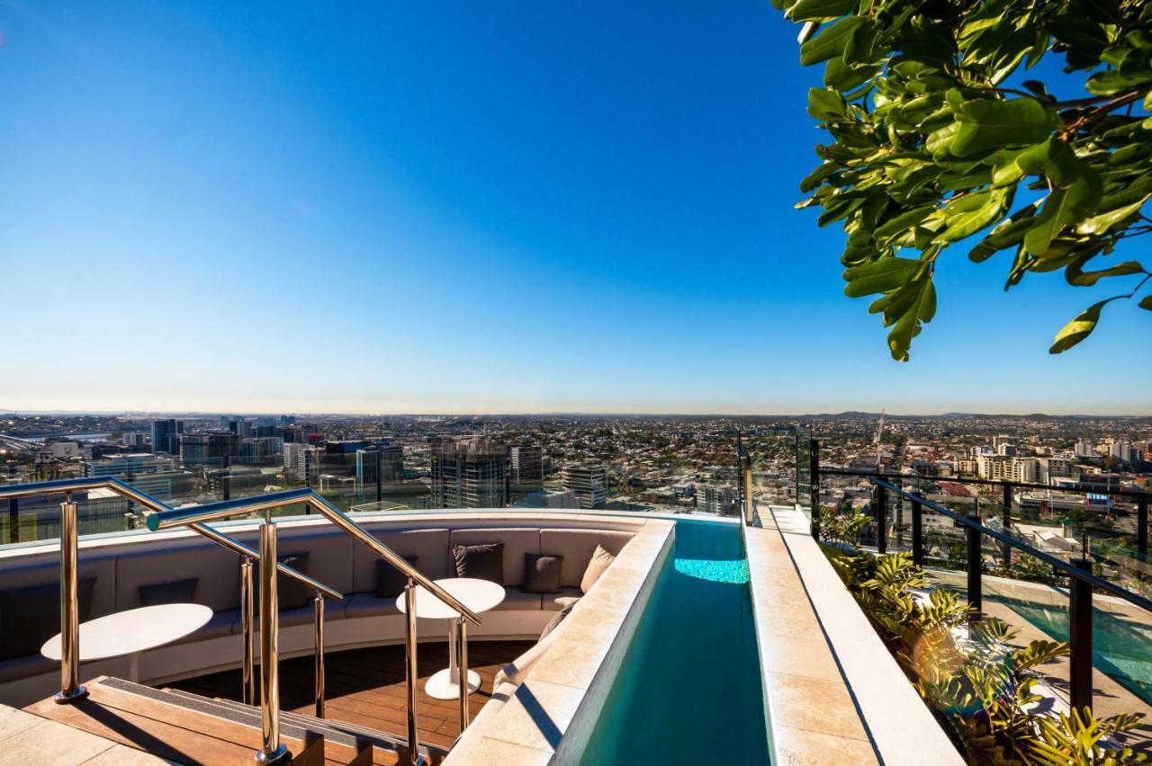 Fv By Peppers Aparthotel Brisbane Kültér fotó Skyline pool