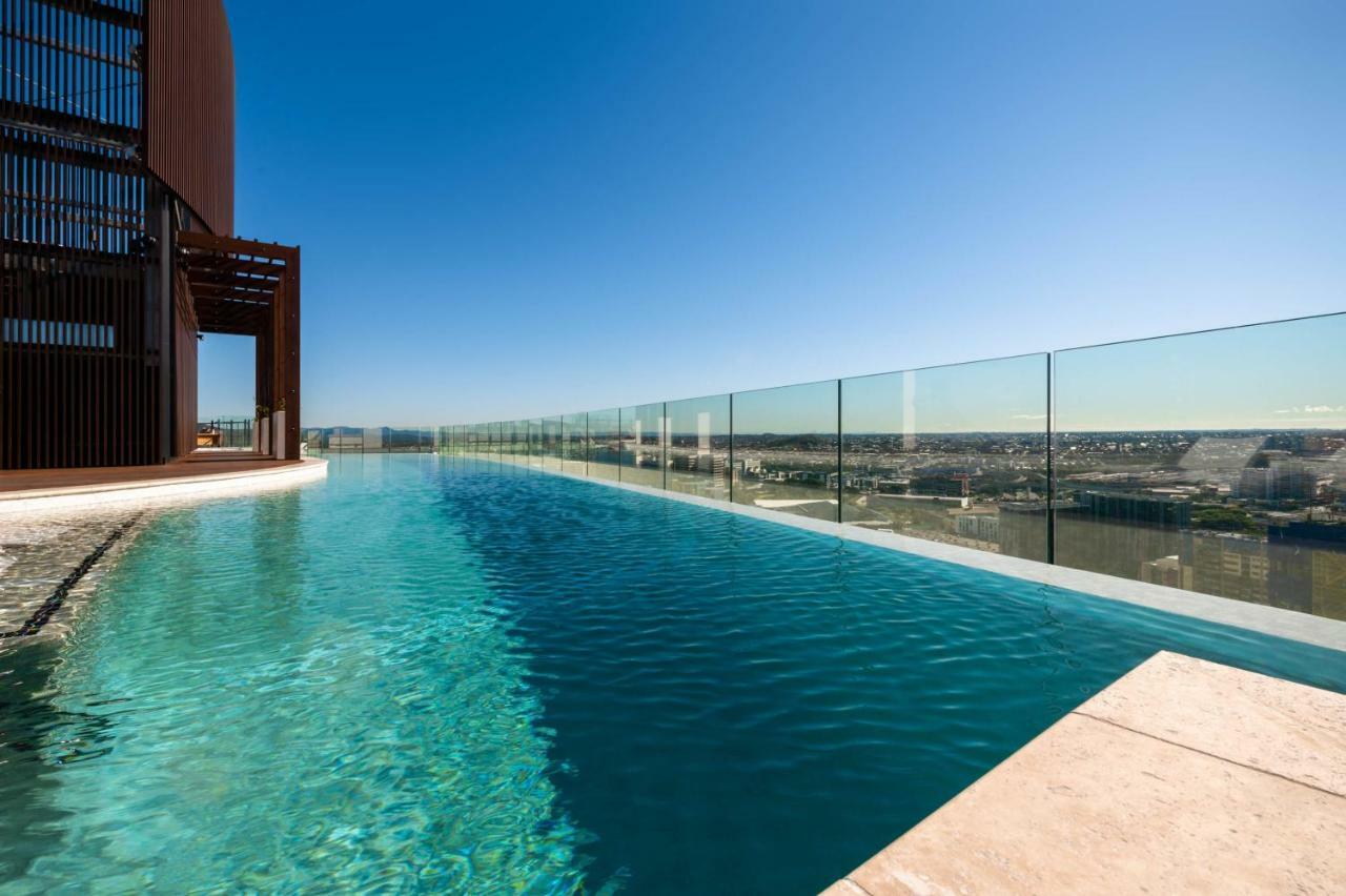 Fv By Peppers Aparthotel Brisbane Kültér fotó Infinity pool