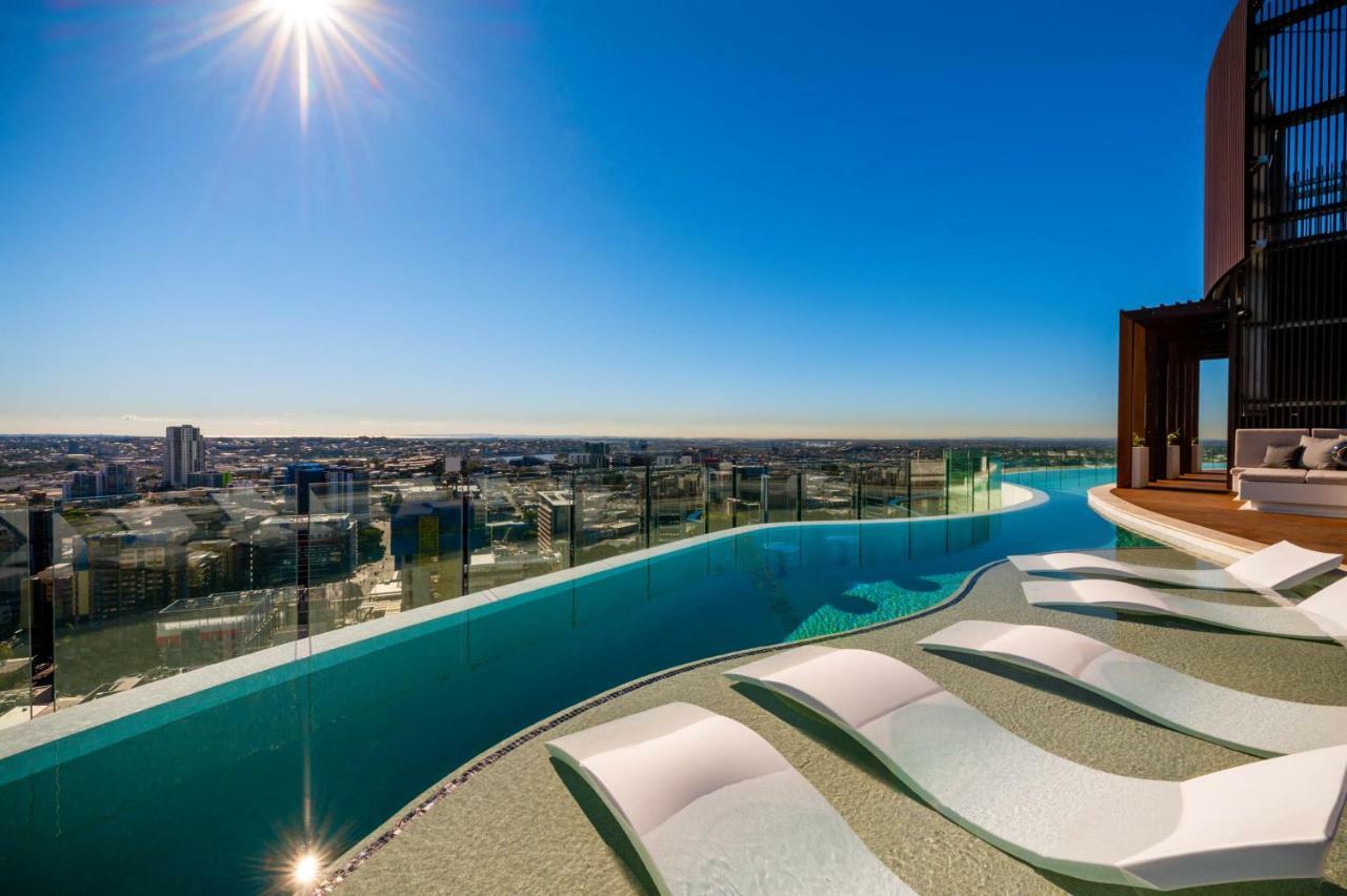 Fv By Peppers Aparthotel Brisbane Kültér fotó Skyline pool